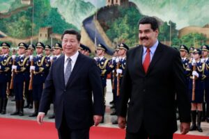 un Maduro decidido a mantenerse en el poder hasta 2030 está en China por fondos para su campaña presidencial