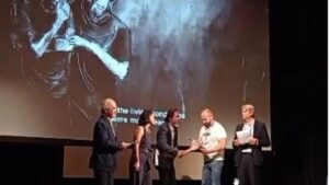 ‘Regreso a Raqqa’ obtiene dos galardones en el festival de cine 'Visione dal mondo' de Milán