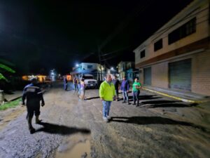 37 casas afectadas al desbordarse quebrada en Tejerías