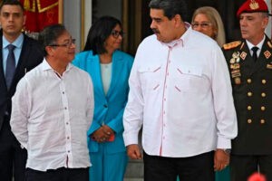 60 ONG pidieron al presidente Petro influir para levantar inhabilitaciones en Venezuela
