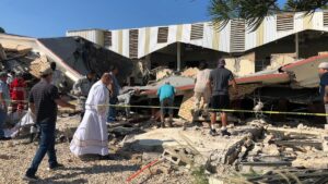 Al menos 10 muertos al caer el techo de una iglesia en un bautizo en México