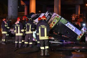 Al menos 21 muertos en Italia en un accidente de autobús cerca de Venecia