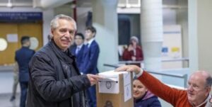 Alberto Fernández anima a votar y resaltó que «el pueblo decide»