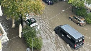 Alerta en Milán tras desborde de río Seveso tras violenta tormenta y fuertes vientos