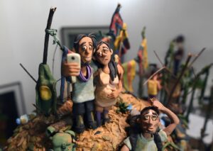Artista colombiano moldea el dolor de la migración en América a través de la plastilina