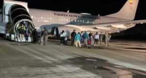 Avión de la FAC que trajo colombianos desde Israel ya aterrizó en Bogotá