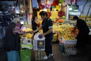 Banxico advierte de una reducción de la inflación "más gradual de la prevista"
