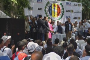 Bernabé pone en manos de Luis Martínez la candidatura de la AD judicializada