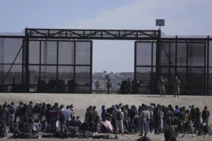 Biden da luz verde para reforzar el muro en la frontera con México en plena crisis migratoria - AlbertoNews