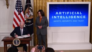 Biden firma "histórica" orden para regular uso de la IA en EEUU