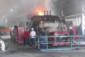 Bomberos de Maracaibo lograron controlar incendio en la central termoeléctrica Ramón Laguna (+Foto +Video)