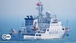 Buque chino choca barco de Filipinas en mar en disputa – DW – 22/10/2023