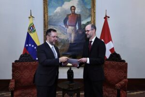 Canciller de Maduro recibió credenciales de embajadores de Suiza y Barbados