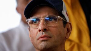 Capriles renuncia, Caracas defiende a Palestina, y más
