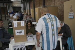 Cierran centros de votación para las presidenciales en Argentina, estiman que la participación fue de 74% - AlbertoNews