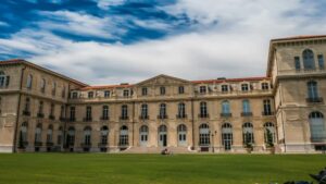 Cierran un campus universitario de Aix-Marsella por venta de drogas - AlbertoNews