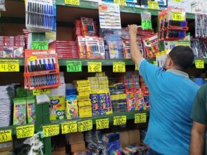 Comerciantes en la Guajira reportan bajas ventas de útiles escolares