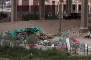 Comienzan trabajos para fortelecer muro fronterizo entre EE .UU. y México