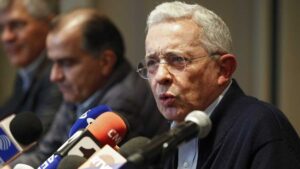 Condenan a más de cinco años de cárcel a exfuncionario de Uribe por tráfico de influencias - AlbertoNews