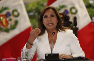 Congresistas presentaron una moción de destitución de la presidenta de Perú