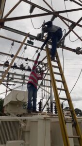 Corpoelec efectúa labores de mantenimiento preventivo en el circuito Machango-Burro Negro 34.5 kV