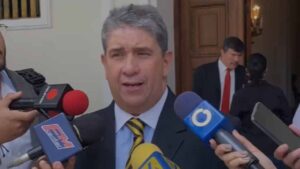 Correa calificó de “sensata y oportuna” la renuncia de Capriles