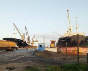Cortes eléctricos afectan en un 20% el movimiento marítimo portuario aduanal en el país
