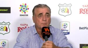 Discusión de Óscar Héctor Quintabani con periodista hincha del Deportes Quindío