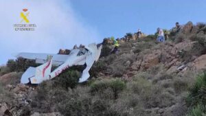 Dos muertos al estrellarse una avioneta en Almería.