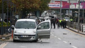 Dos policías heridos y dos supuestos terroristas muertos en un atentado contra el Ministerio del Interior turco