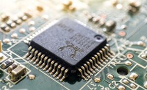 EEUU reforzó restricciones para exportar semiconductores a China