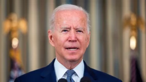 EFE | Biden pide al Congreso ayuda militar contra los "tiranos" y "terroristas" de Putin y Hamás - AlbertoNews
