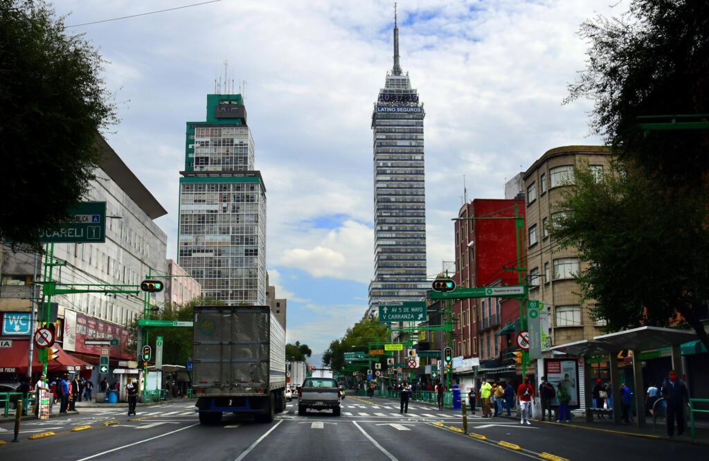 Economía mexicana crece 0.9% en el tercer trimestre de 2023
