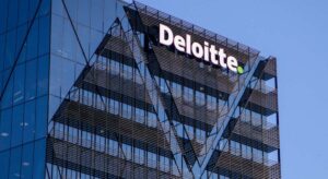 El BOE publica la adjudicación a Deloitte y Odiseia de la creación de un "sello" de IA por 2,3 millones