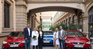 El Hospital Clínic Barcelona recibe tres vehículos para mejorar la atención a domicilio
