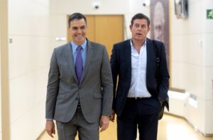 El PSOE dice que la foto de Sánchez con Bildu responde al mandato del 23J y que el PP "no ha entendido nada"