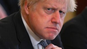 El exprimer ministro británico Boris Johnson se incorpora como presentador a un canal de noticias tras su salida del Parlamento