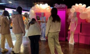 BBC Mundo: Fila para ver Barbie en MoscÃº