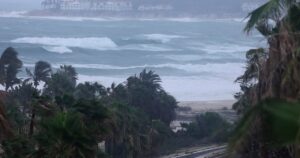 El huracán Norma sube a categoría 4 rumbo a la península de Baja California de México
