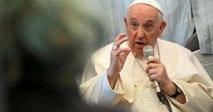 El papa Francisco habló de su visita a la Argentina, de la Guerra en Medio Oriente y respondió críticas: “No soy comunista como dicen algunos”