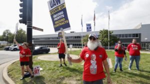 El sindicato del automóvil UAW en EEUU amplía la huelga a 7.000 trabajadores más - AlbertoNews