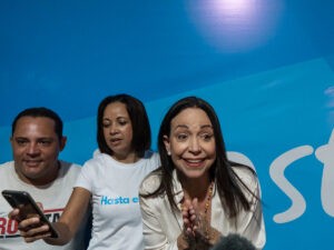 "Enemigos" de María Corina Machado brotan un día después de su victoria en las primarias