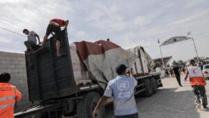Entra la segunda tanda de ayuda humanitaria a Gaza a través del paso de Rafah