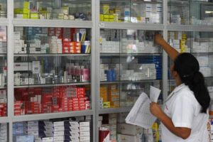 Escasez de medicinas de casi 27% en septiembre, según Convite