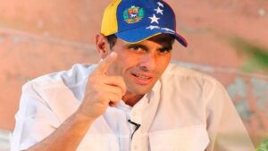 Esto opinaron los candidatos sobre renuncia de Capriles