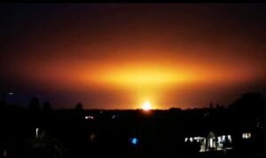 Explosión de Oxford, Reino Unido: Una enorme bola de fuego ilumina el cielo nocturno mientras se escucha un 'fuerte estallido' - AlbertoNews