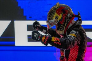 F1: Verstappen festeja en Losail tras el desastre de Hamilton y la resignacin de Alonso