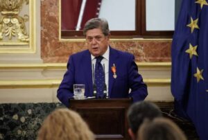 Federico Trillo: "La amnistía supone la apertura de un boquete en la Constitución y el camino hacia un cambio de régimen" - AlbertoNews