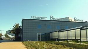 Francia evacua siete aeropuertos por alertas de bomba, entre ellos, el de Biarritz