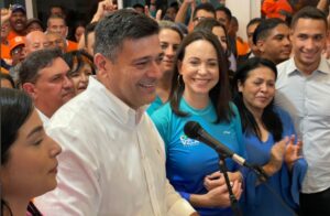 Freddy Superlano declina su candidatura a la primaria a favor de María Corina Machado
